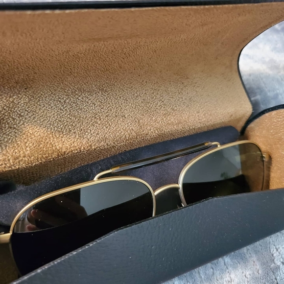 Burberry Aviators w/ top metal - Picture 4 of 6